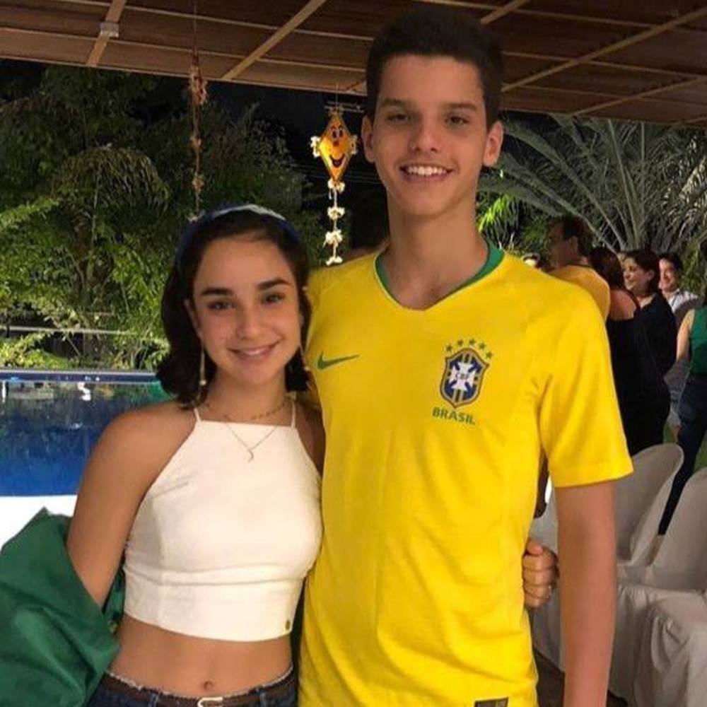 Meet your Posher, Bruna pugas